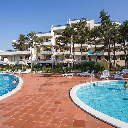 Bibione Appartaments Con Piscina Vicini Al Mare Apartamento Exterior foto